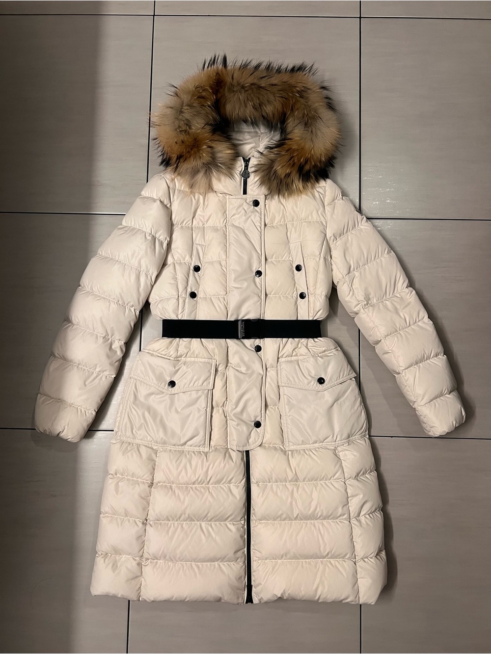 Moncler Khloe Giubbotto Long Down Puffer Coat with belt– Cream/Ivory – Size 1